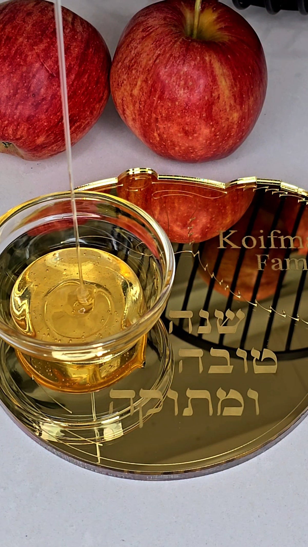 Rosh Hashanah 2026: Meaningful Traditions, Beautiful Tables & Modern Judaica
